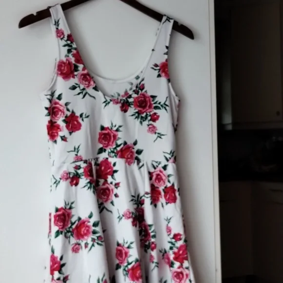 Floral dress by Divided ( H &M ) size 12 - Picture 5 of 6